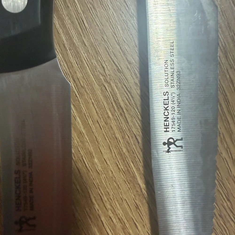 Henckels Solution 4.5-inch serrated steak knives model 17549-120 lot of 2